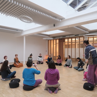 Big thumbnail groupe meditation  1 