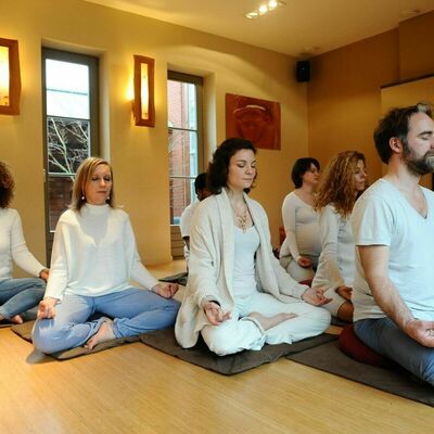 Big thumbnail groupe meditation  3 